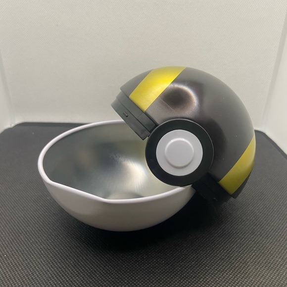 🍀 3/$15 Big Metal Pokemon Ultraball Capsule - Picture 3 of 5